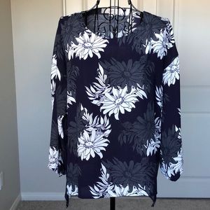 Ann Taylor Loft XS Navy Floral Blouse.